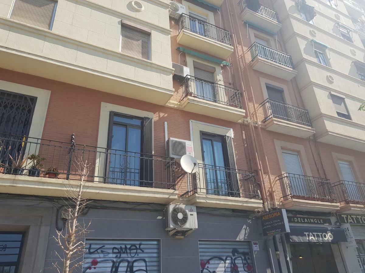Domus Valencia Apartamentos Centro Frente A Torres De Serrano Buitenkant foto